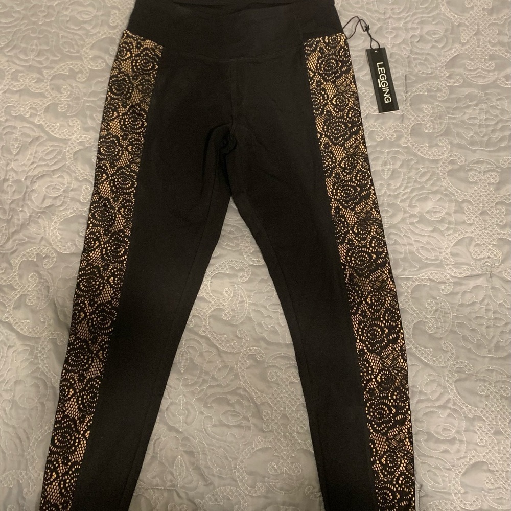 BNWT- Express high rise leggings - lace nude illusion. Size M